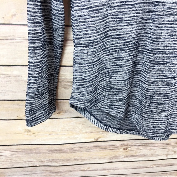 Athleta Breezy Cutout Back Long Sleeve Top Sz XS - Picture 3 of 7